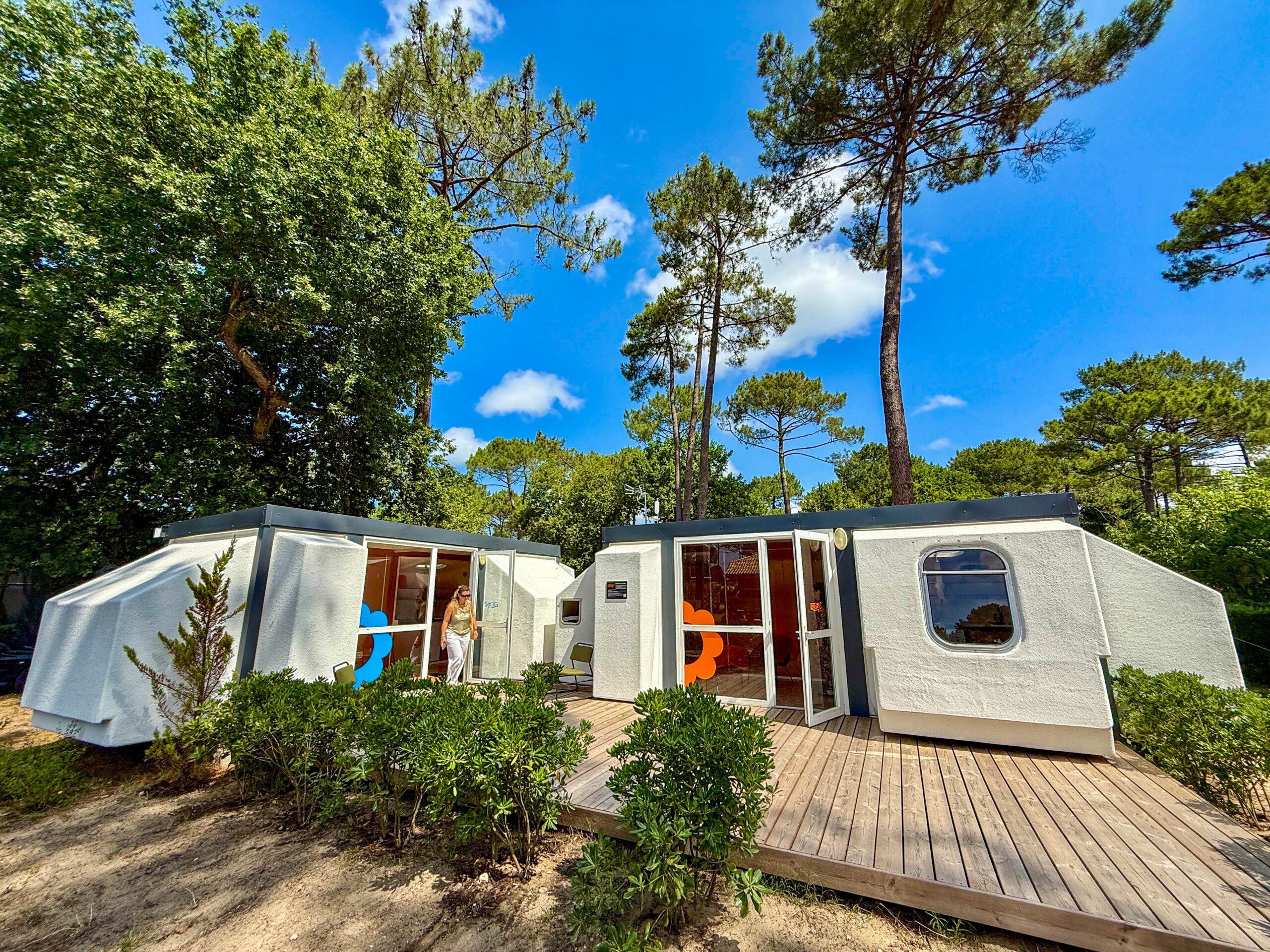 Tétrodons rénovés en bureaux gratuits au Camping Les Pastourelles